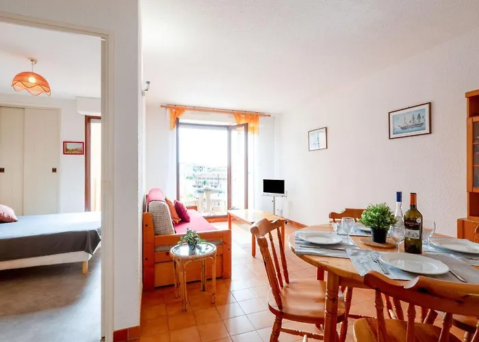 Apartment Les Pins Ensoleilles-6 By Interhome